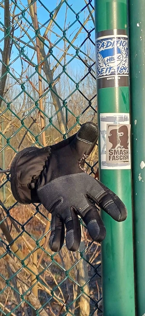 Reifer Herr sucht schlankes, junges Paar