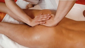 Ganzkörpermassage für Frauen und ein Geschenk dazu!
