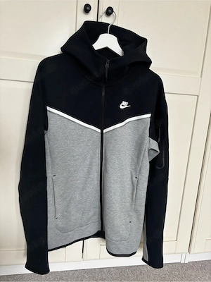 Nike Tech Jacke
