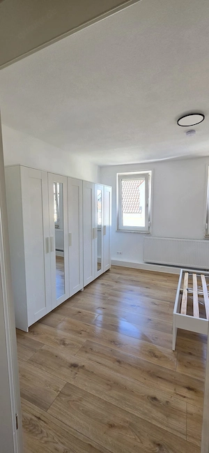Frauen WG, Neue Zimmer mit Möbel sofort frei in Obertürkheim Bild 4