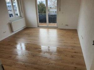 WG Zimmer in einer neu renovierten Wohnung ab sofort frei  Bild 2