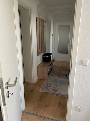 WG Zimmer in einer neu renovierten Wohnung ab sofort frei 