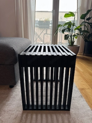 Cinas Rib Hocker   Beistelltisch aus Massivholz   Schwarz