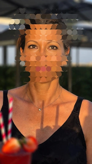 Wer möchte mich ohne Kleidung sehen. Ich bin verheiratet, Reiterin und biete mich gerne als Vorlage 
