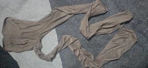 Getragene Glanzstrumpfhose, Hautfarbe.  + halterlose Strümpfe kostenlos dazu.