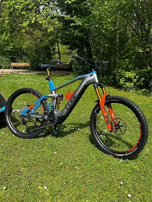Cube Stereo Actionteam Carbon Hybrid-Bike