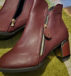 Elegante Stiefeletten in Burgund Weinrot mit Blockabsatz  Gr. 36]