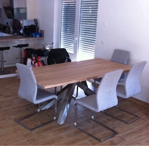 Esstisch mit Edelstahl Design-Tischbeinen