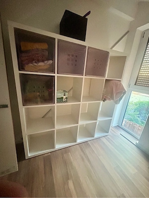Ikea-Regal Kallux in weiss