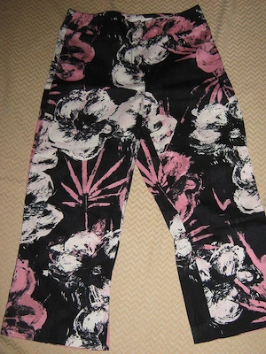 NEU 50er Jahre Rockabilly Blumen Blüten Flower Dreiviertel Capri Hose comma, 34 XS blau weiß rose