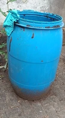 Plastikfässer blau ohne Deckel !