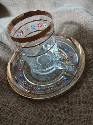 6 Türkische Teegläser mit Goldrand , Blumenmuster und Unterteller