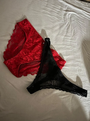 Curvy Milf bietet getragene Höschen, Tangas und Nylons an