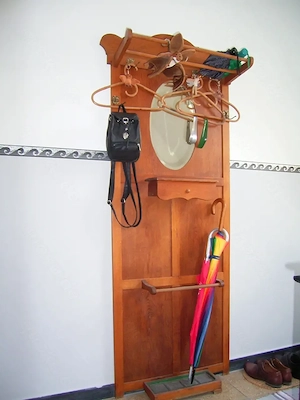 Verkaufe antike   alte Wandgarderobe, Echtholz, guter Zustand