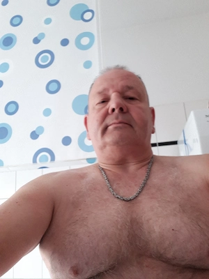 Er 60+ sucht Reife Zierliche Vollbusige Schlanke SIE