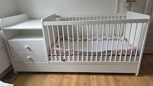 Babybett das zum Jugenbett wird 