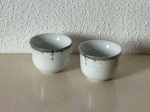 2 kleine japanische Imari-Porzellantassen