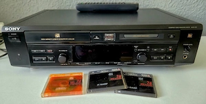 SONY MXD-D3 Minidisc Recorder und CD Player mit Fernbedienung und 3 x MD