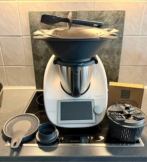 Thermomix TM6 mit Zubehör und Peeler