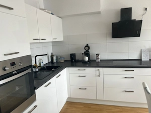 Moderne Küche mit Hochglanzfronten & Geräten-Abholung Mitte August