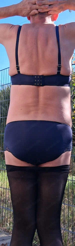 devote Schwanznutte sucht Dame oder Herrin zur Erziehung 