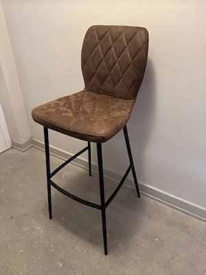 Barhocker in Braun mit Rautensteppung 