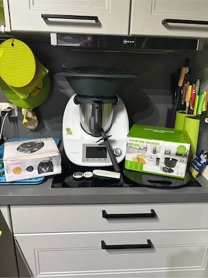 Thermomix TM5 mit viel Zubehör zT neu