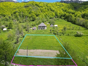 Urban. Baugrund 705m2, Alpen 15km.Meer 85km