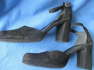 NEUw Echt Velours Leder Riemchen Blockabsatz Pumps Schuhe Gianni Gregori 37  4 schwarz black Gothic