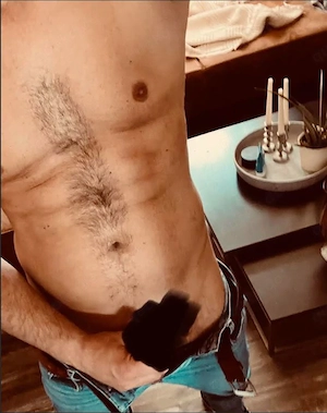 Gutaussehender Mann (38) sucht Sie für Handjob. 250 Euro cash für dich!