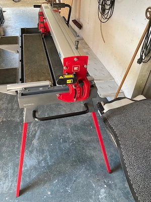 Fliesenschneidemaschine