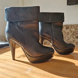 Stöckelstiefeletten