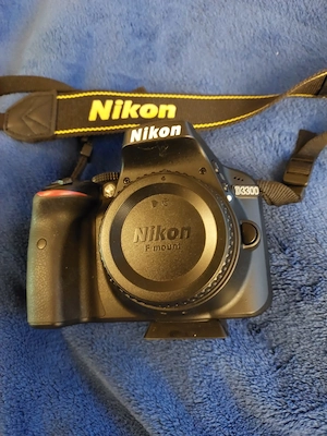 Nikon D3300 Spiegelreflexkamera DSLR mit Objektiv   Top Zustand