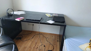 Ikea Schreibtisch zu verschenken 