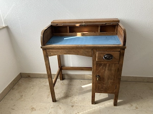 Antiker Sekretär mit Rolladen