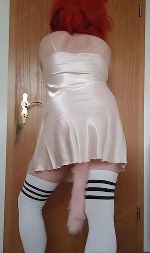 Suche dom. Person (Mann Frau), um mich online Langfristig zur Sissy trainiert uvm. 