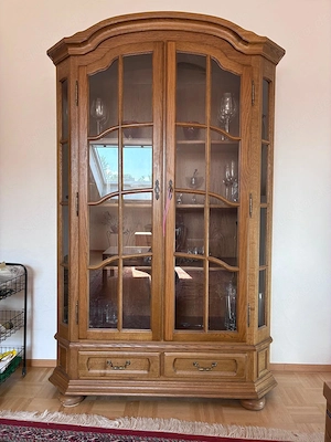 Sehr schöne Vitrine, ca. 140cm breit
