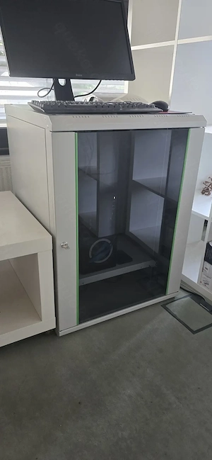 Serverschrank 60 x 60 cm, 72 cm Höhe mit 3 Patchpanels