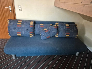 Verkaufe ein gebrauchtes Schlafsofa (Bettsofa) in Blau.