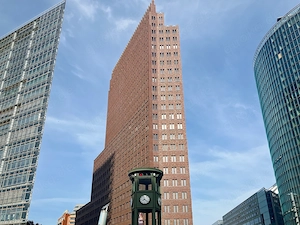 All-inclusive-Zugang zu Arbeitsplätzen, Büros und Besprechungsräumen in Spaces Kallmorgen Tower