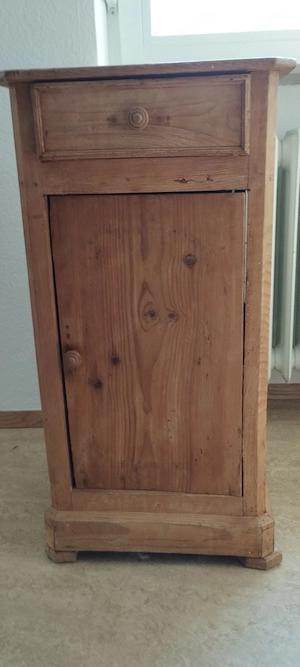 Antikes Nachtschränkchen aus massiver Kiefer, um 1900