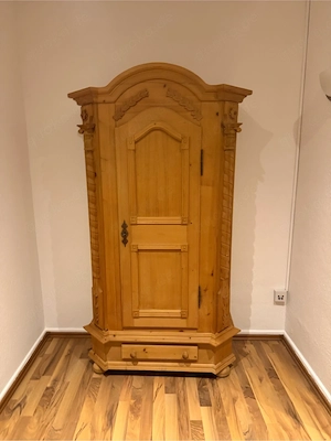 sehr schöner schrank 