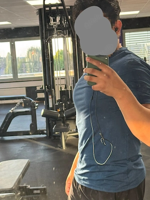 21-jähriger Latino sucht Single-Frauen oder Paare.
