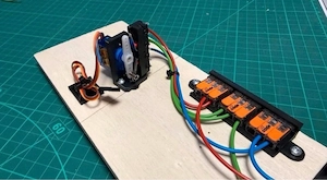 10x Servo Weichenantrieb mit Herzstückpolarisierung Spur N TT H0 Servo Antrieb