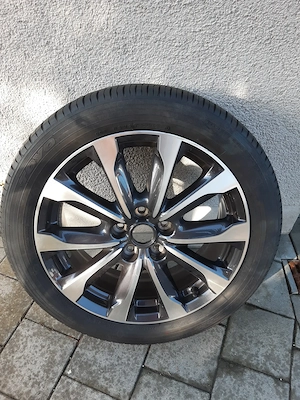 4 Sommerreifen auf Original-Mazda-Felgen