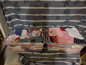 Mädchen Kleiderpaket und Schuhe