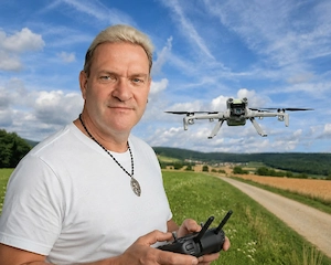 Meine Hobbies      Playstation 5, Radfahren, Drohne fliegen 