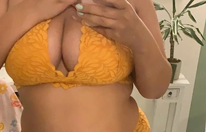Curvy Elena 