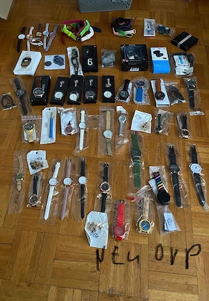 Uhren W M Kids ca50 Stück+Schmuck Neu +Armbänder w m,konvult+ca 10 gebrauchte 