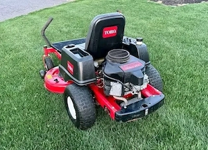 residential zero-turn riding mower 